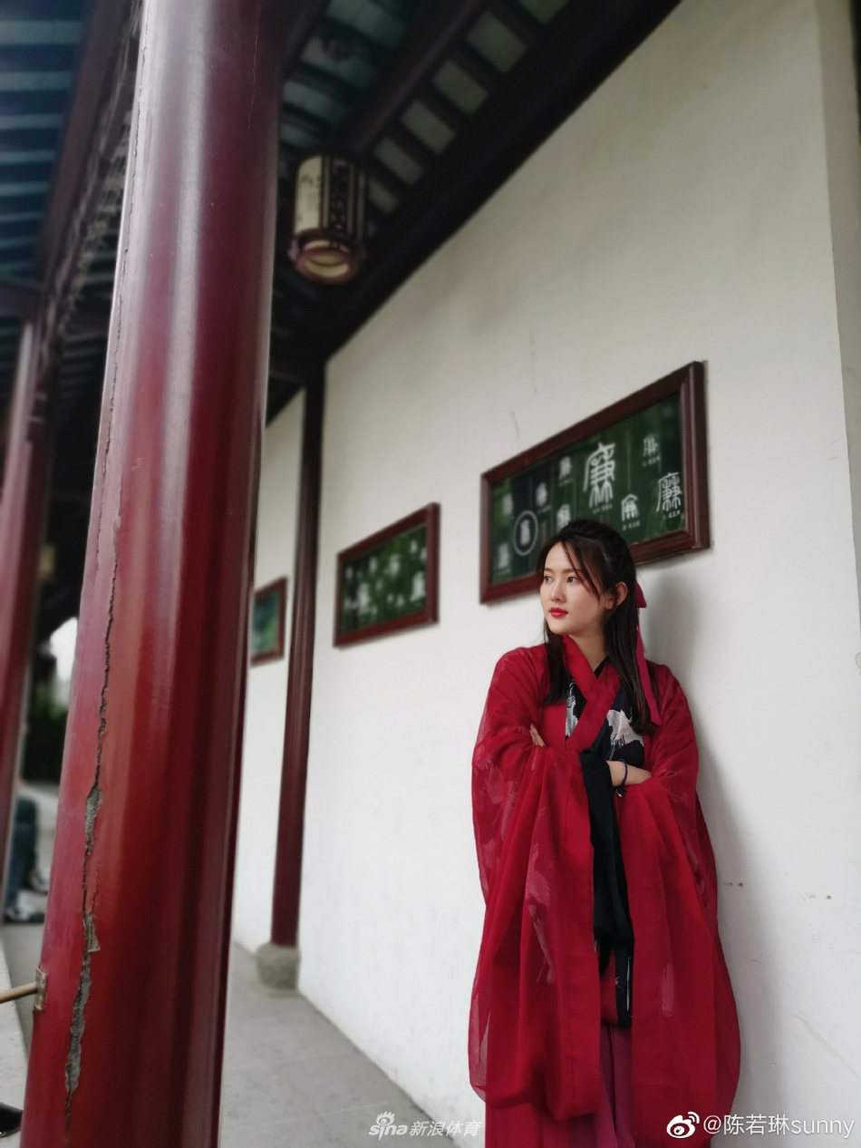 陈若琳古装照侠女气息十足