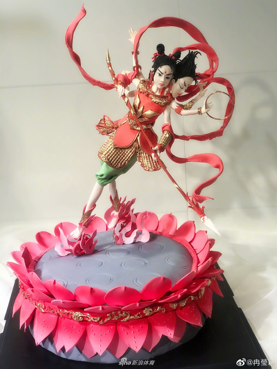 邹市明冉莹颖为小儿子庆祝一周岁生日