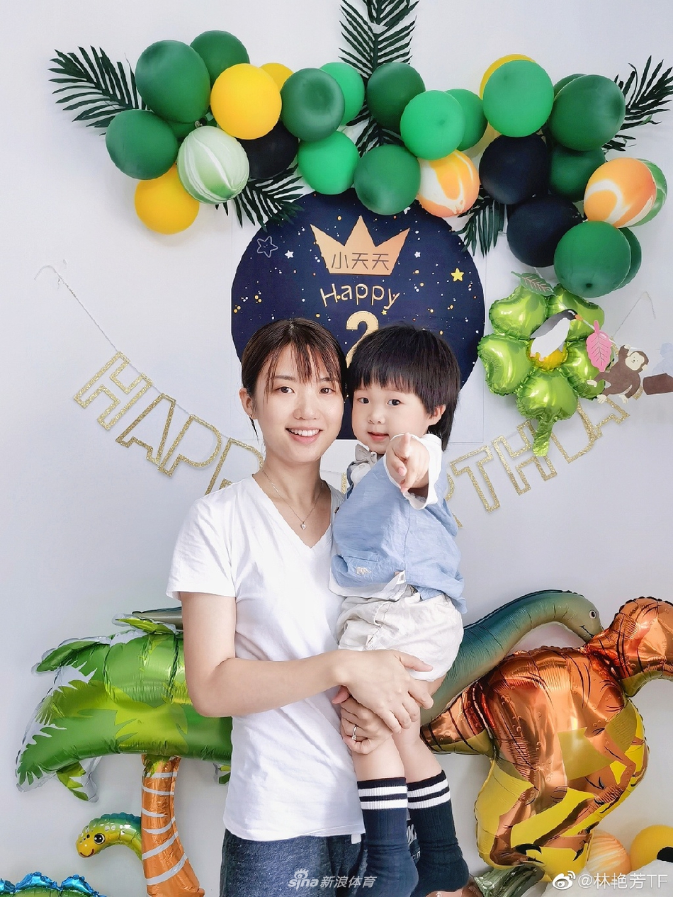 苏炳添夫妇为儿子庆祝两岁生日