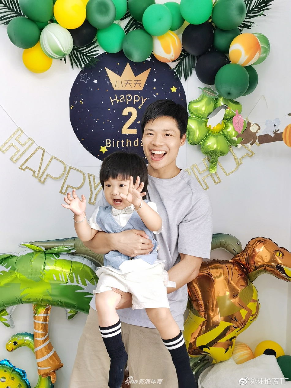 苏炳添夫妇为儿子庆祝两岁生日