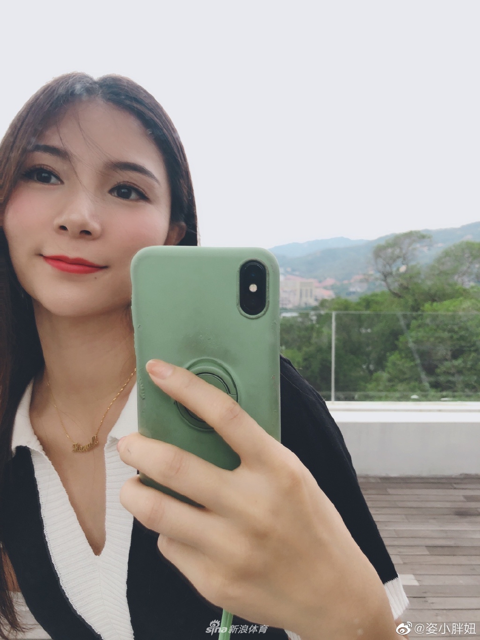 何姿晒美照：大家都去哪玩了？