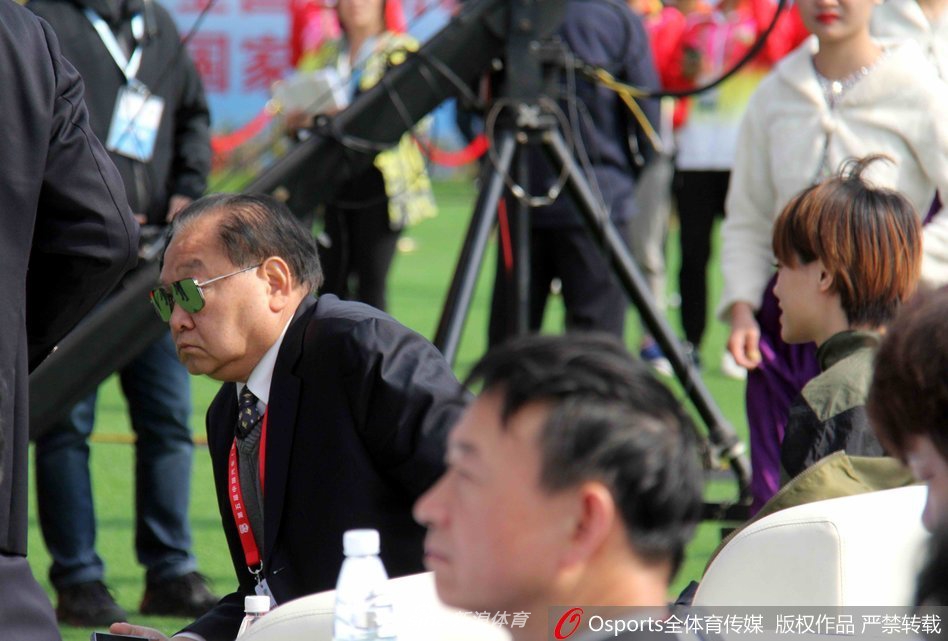 许海峰与刘翔妻子亮相汽车露营大会