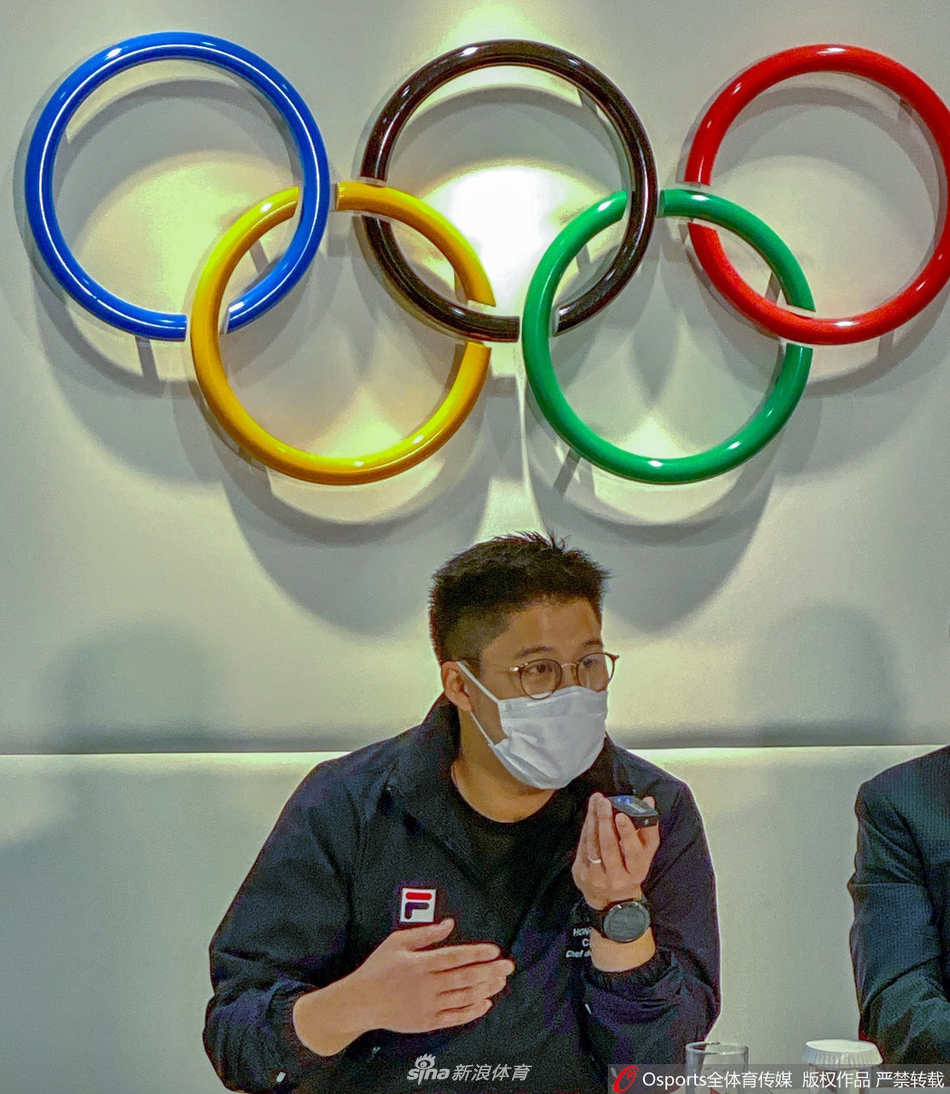 霍启刚网上直播 关注体育教学工作