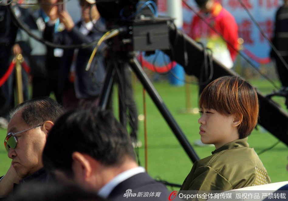 许海峰与刘翔妻子亮相汽车露营大会