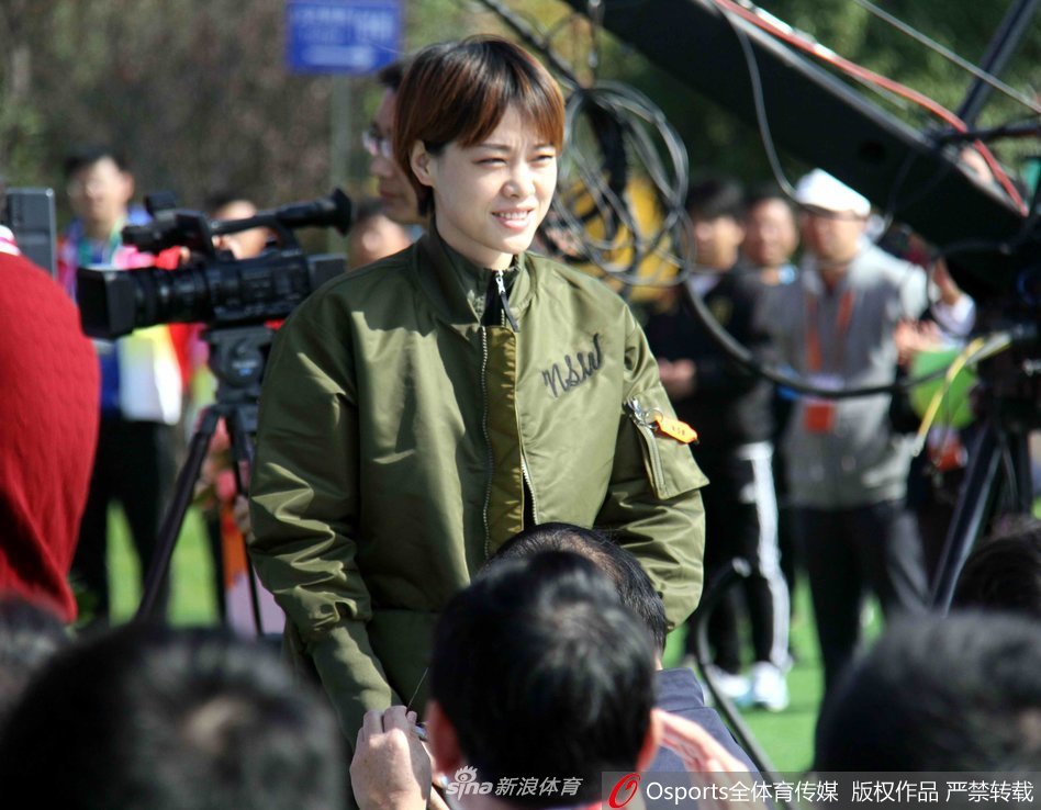 许海峰与刘翔妻子亮相汽车露营大会