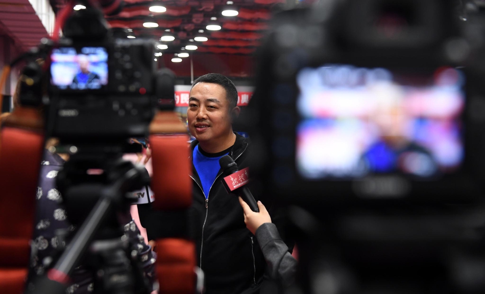 刘国梁“复出”接受媒体采访