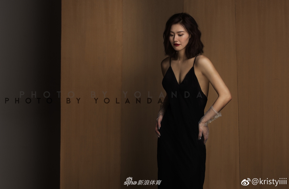 游泳女神刘湘性感写真 大秀事业线