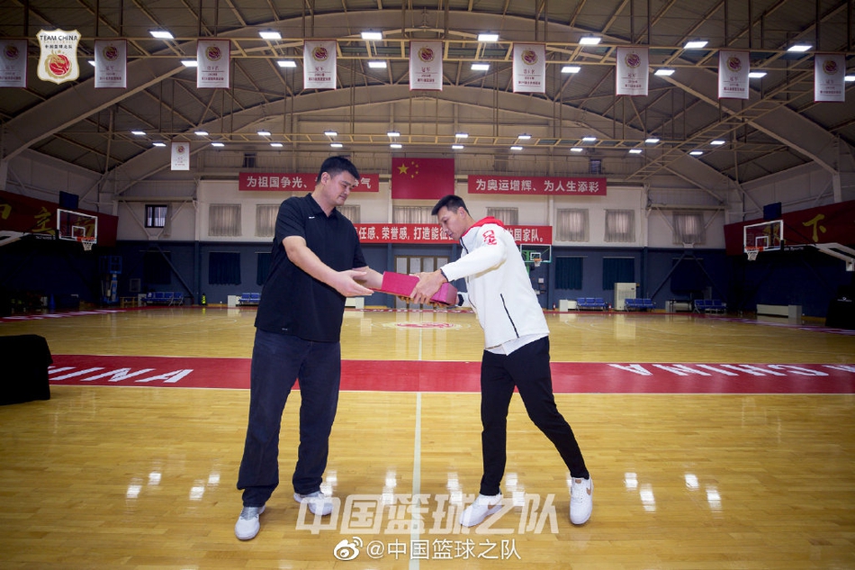 中国男篮内部出征仪式