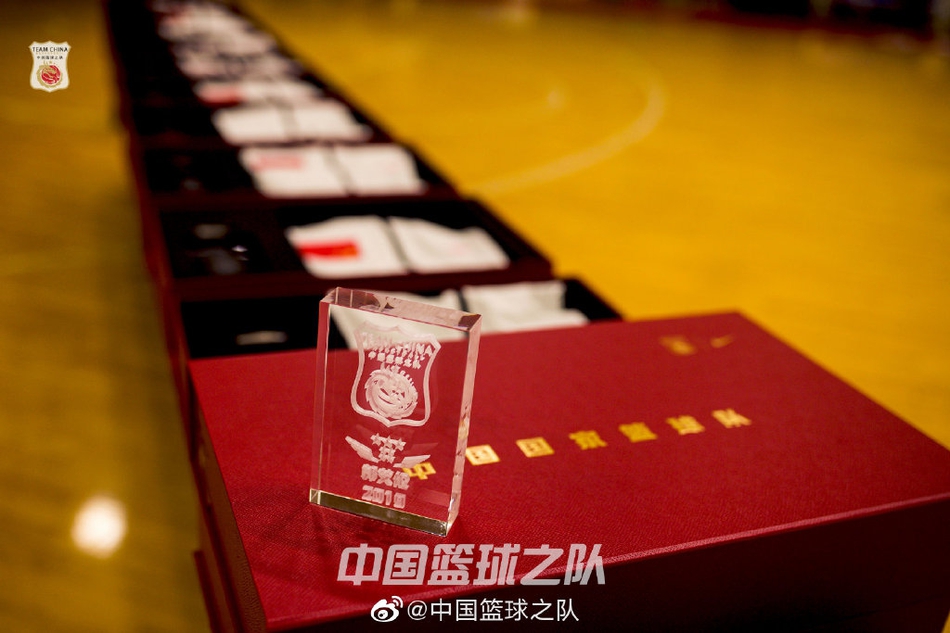 中国男篮内部出征仪式