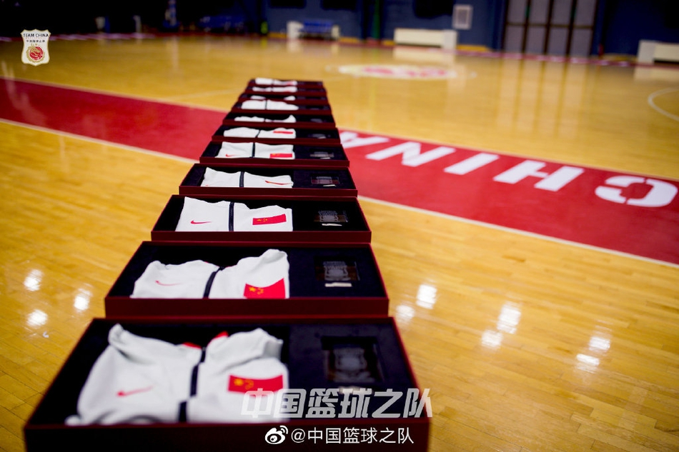 中国男篮内部出征仪式