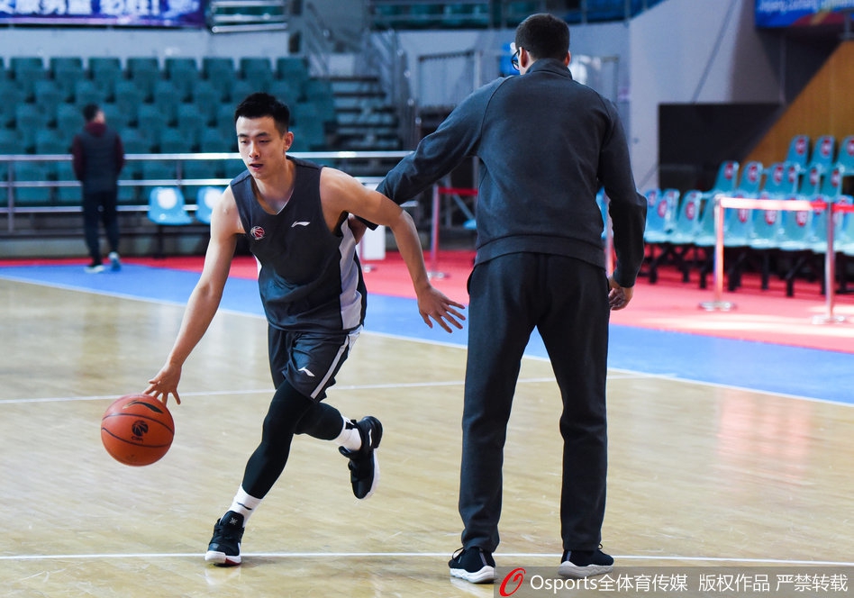 赵继伟参加赛前训练复出在即