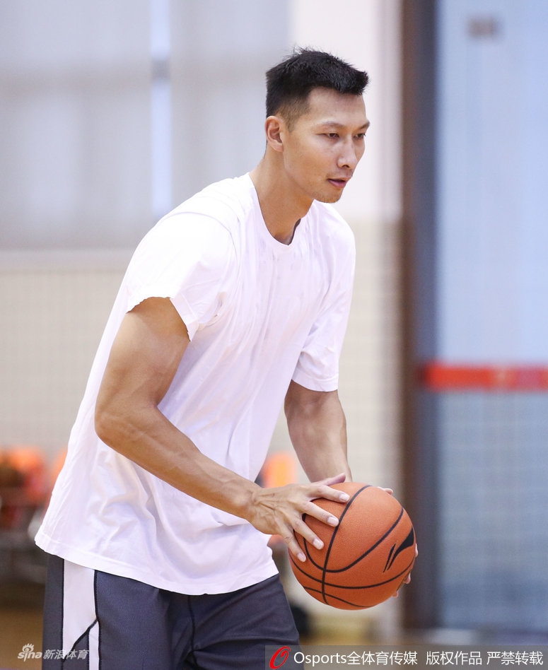 易建联刻苦训练冲击16连胜