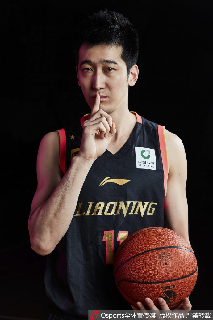 辽宁男篮冠军版比赛服写真