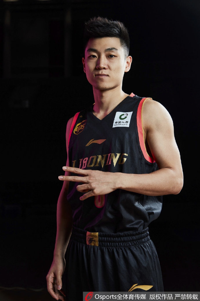 辽宁男篮冠军版比赛服写真