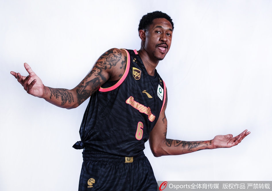 广东男篮冠军版球衣写真