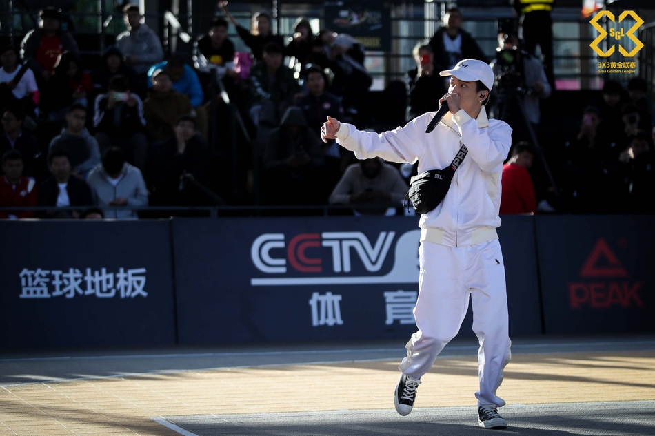 Tizzy T献唱黄金联赛总决赛