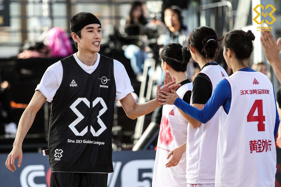 花树篮球偶像携手女神队献艺