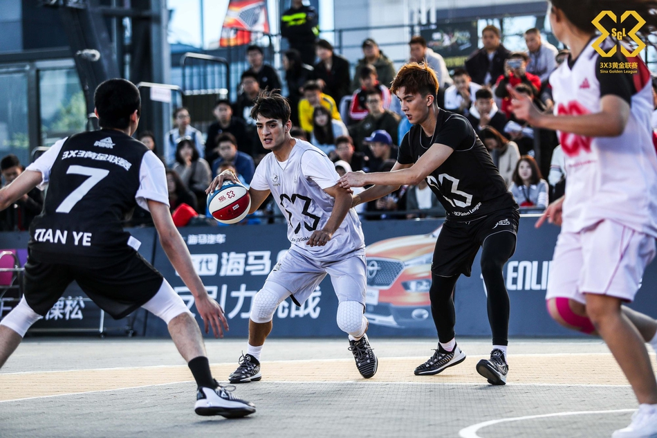 花树篮球偶像携手女神队献艺