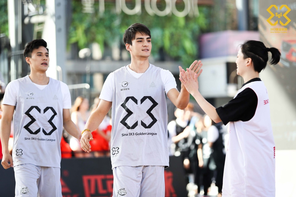 花树篮球偶像携手女神队献艺