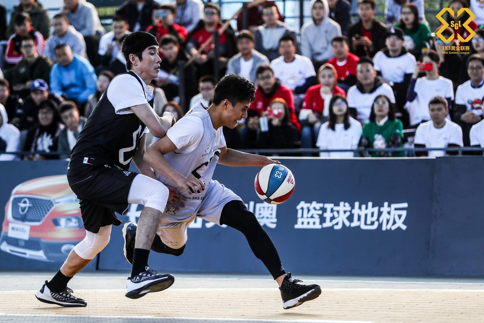 花树篮球偶像携手女神队献艺