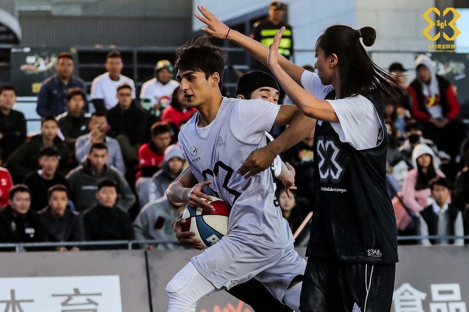 花树篮球偶像携手女神队献艺