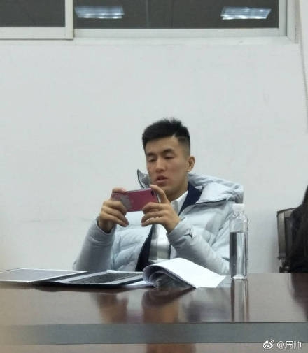 郭艾伦参加硕士答辩