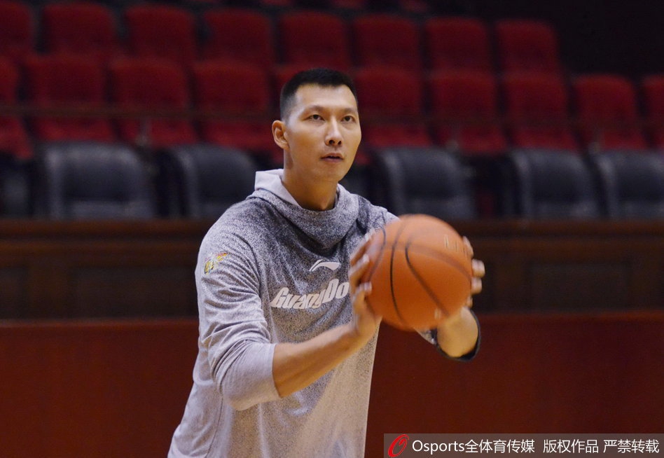 广东男篮备战训练