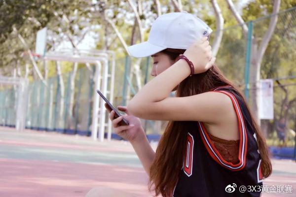 运动范甜美范的篮球女孩