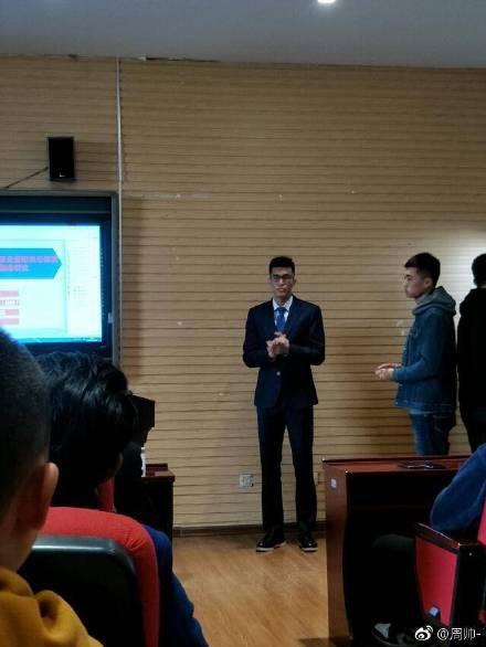 郭艾伦参加硕士答辩