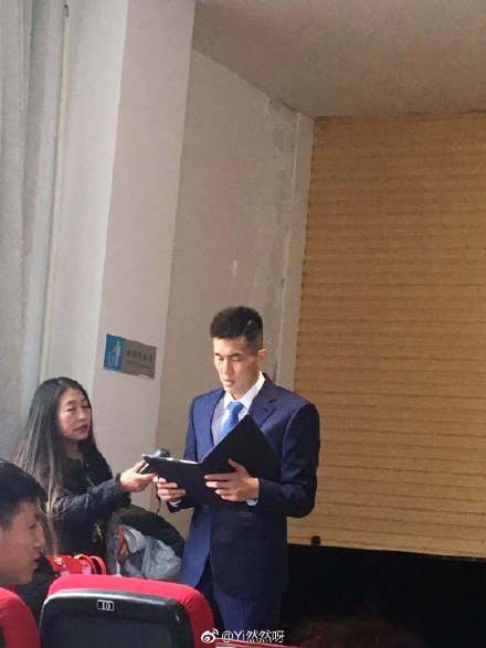 郭艾伦参加硕士答辩