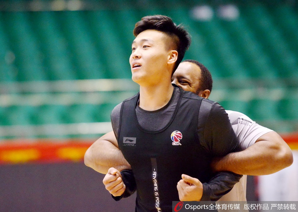 广东男篮备战训练