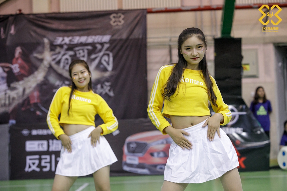 青岛站啦啦操小姐姐热舞