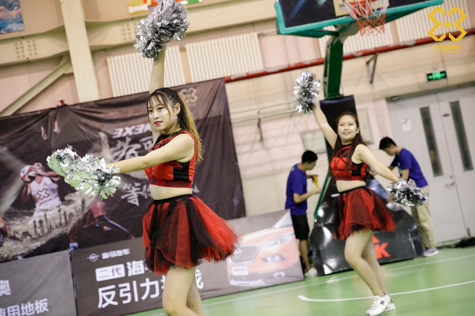 青岛站啦啦操小姐姐热舞