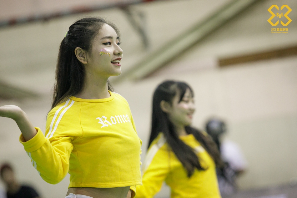 青岛站啦啦操小姐姐热舞