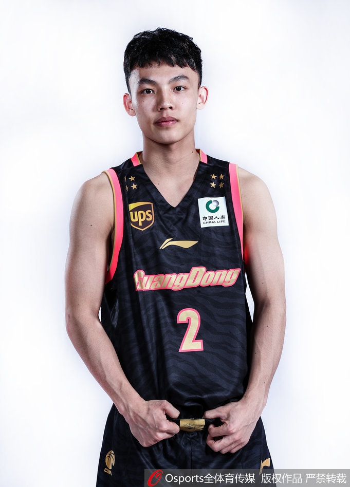 广东男篮冠军版球衣写真