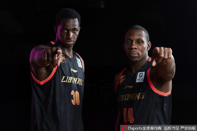 辽宁男篮冠军版比赛服写真