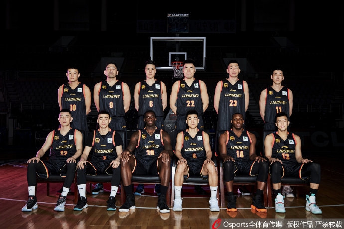 辽宁男篮冠军版比赛服写真