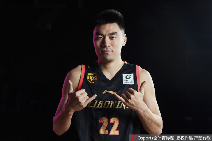 辽宁男篮冠军版比赛服写真