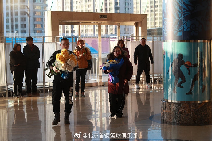 北京球迷自发悼念吉