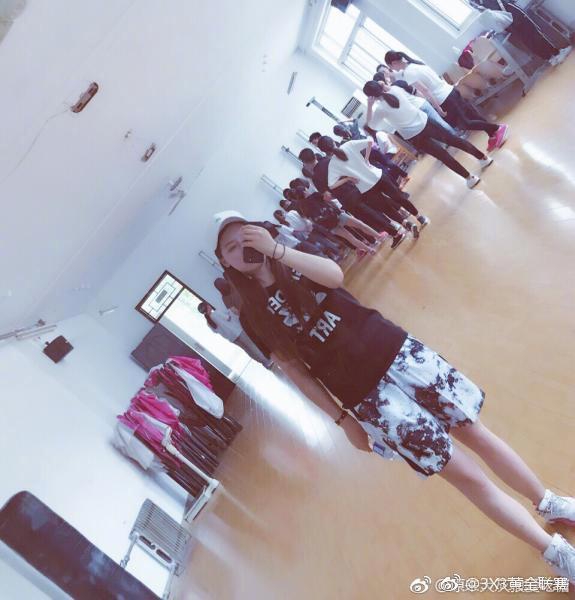 运动范甜美范的篮球女孩