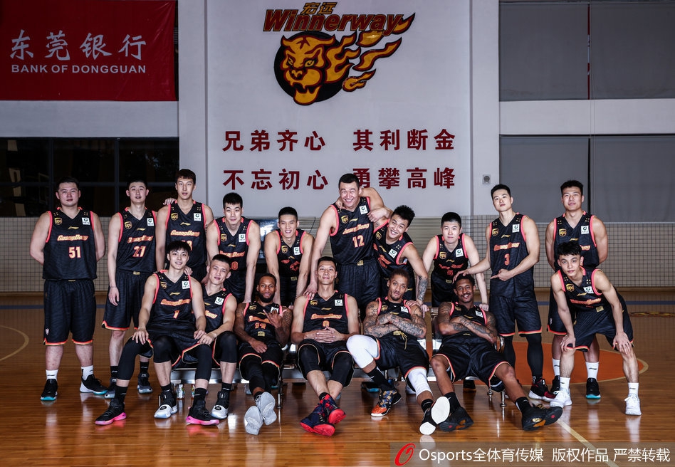 广东男篮冠军版球衣写真