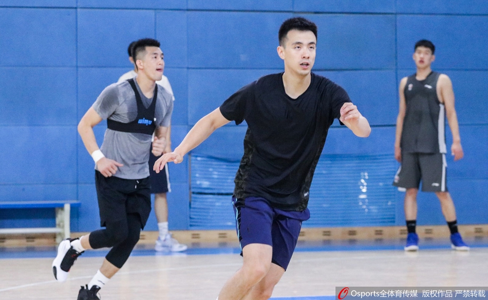 郭艾伦赵继伟归队备战新赛季