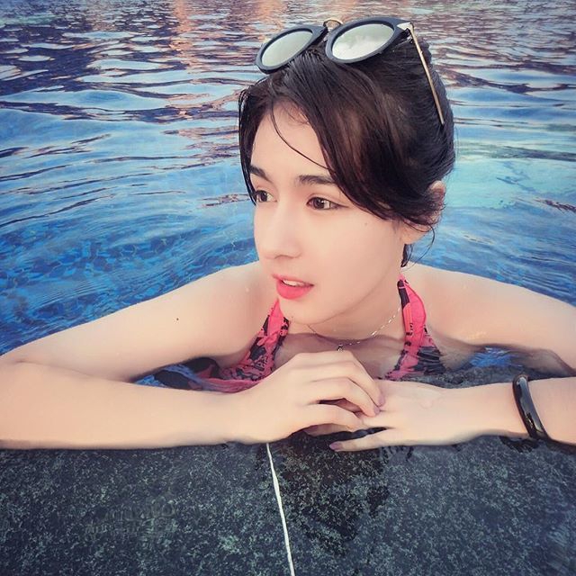 阿的江女儿迷人私房照