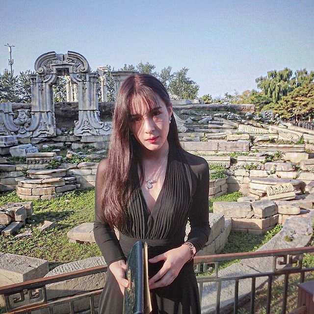 阿的江女儿迷人私房照