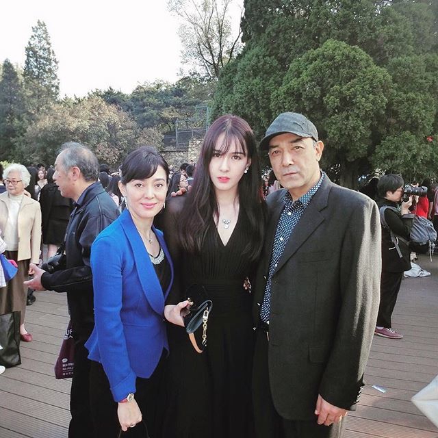 阿的江女儿迷人私房照