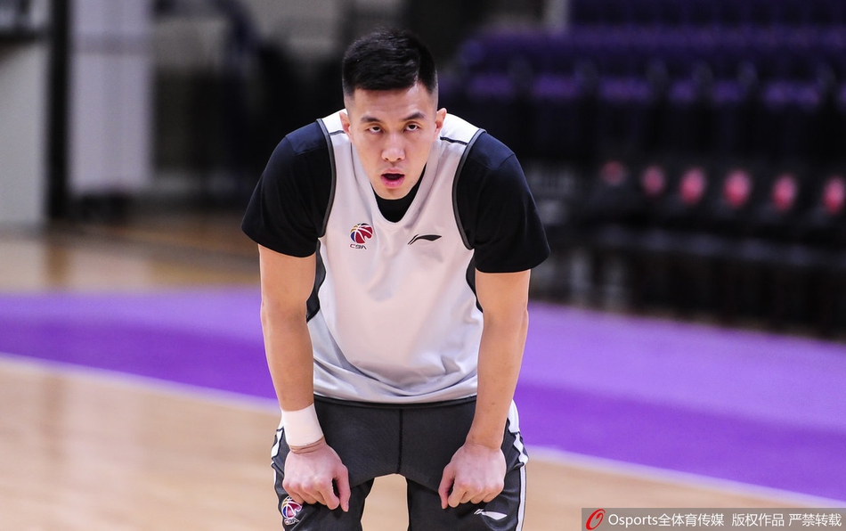 辽篮训练郭艾伦表情秀