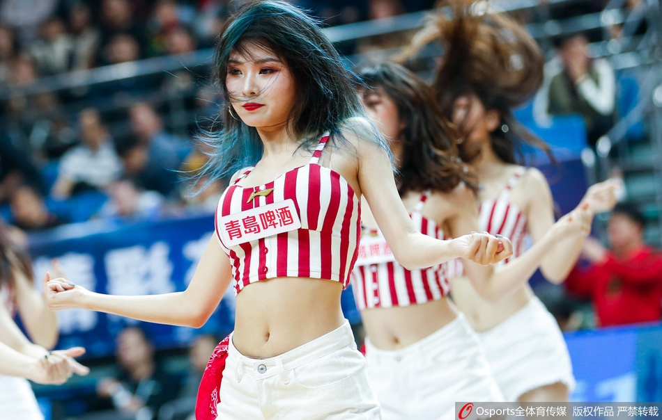 篮球宝贝热舞助威季后赛
