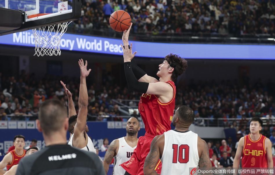 军运男篮：中国98-79胜美国