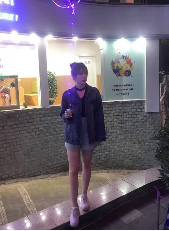 阿的江女儿迷人私房照