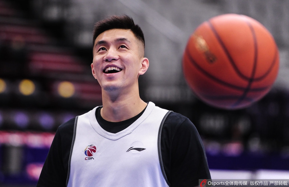 辽篮训练郭艾伦表情秀